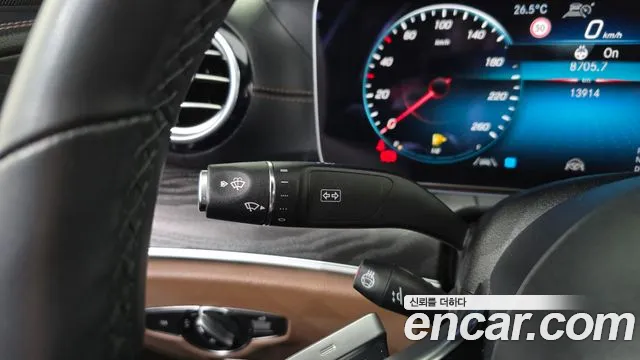 Mercedes-Benz E-Class — Фото автомобиля 25
