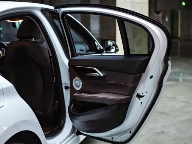 BMW 1 Series — Фото автомобиля 11