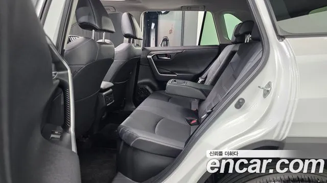 Toyota RAV4 — Фото автомобиля 12