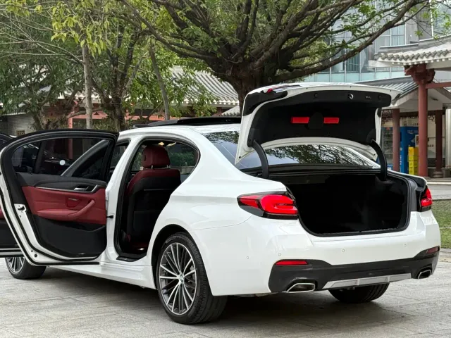 BMW 5 Series — Фото автомобиля 21