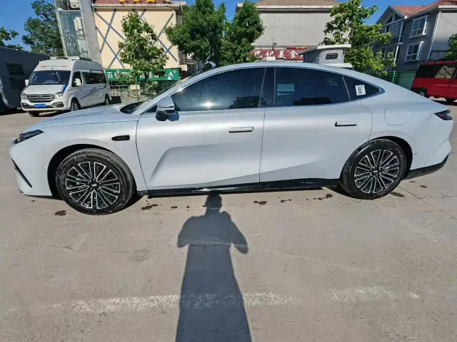Geely Galaxy Xingyao 8 — Фото автомобиля 3