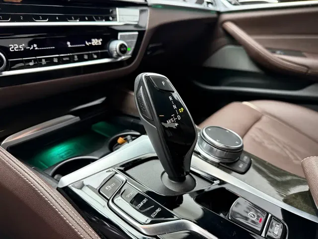 BMW 5 Series — Фото автомобиля 13