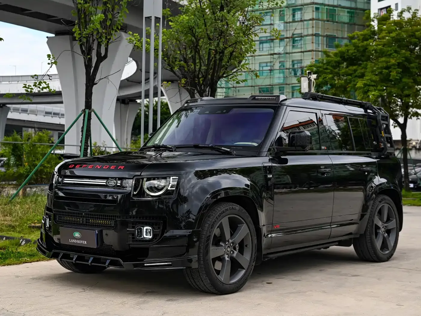 Land Rover Land Rover Defender 2023 Model 110 5.0T V8 — Фото автомобиля 4