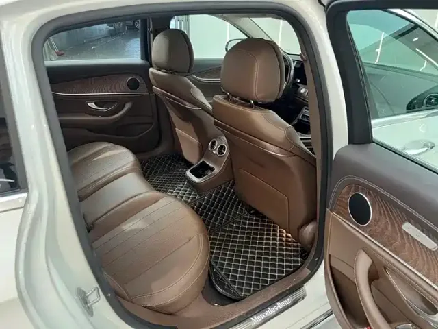 Mercedes-Benz E-Class — Фото автомобиля 11