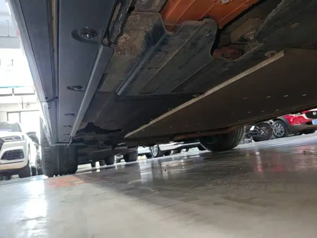 Li Auto L8 — Фото автомобиля 21