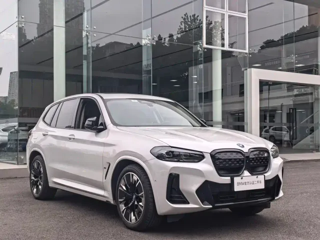 BMW iX3 — Фото автомобиля 3