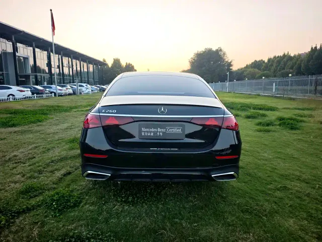 Mercedes-Benz E-Class — Фото автомобиля 6