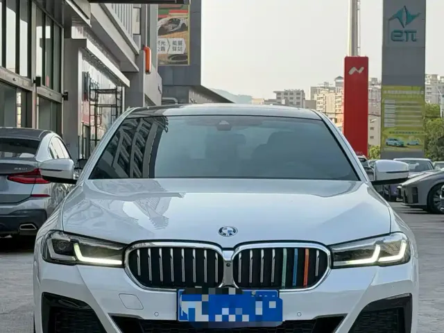 BMW 5 Series — Фото автомобиля 2