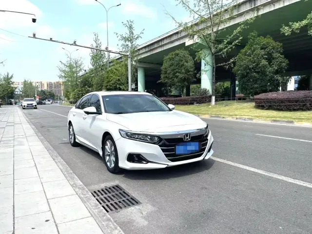 Honda Accord 2022 260TURBO Luxury Edition — Фото автомобиля 3