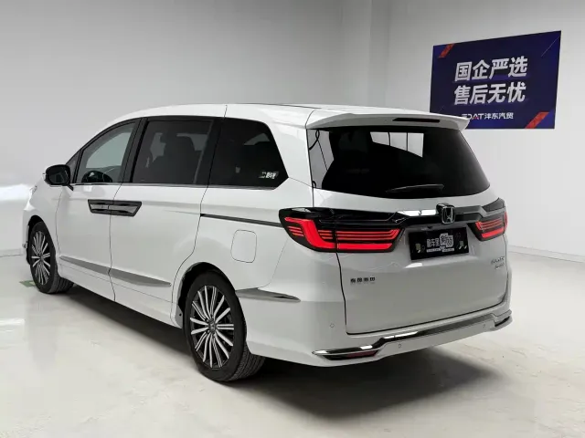 Honda Elysion — Фото автомобиля 6