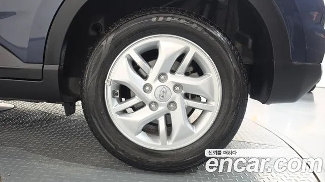 Hyundai Venue — Фото автомобиля 21