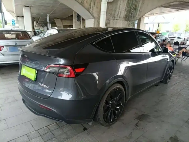 Tesla Model Y — Фото автомобиля 4