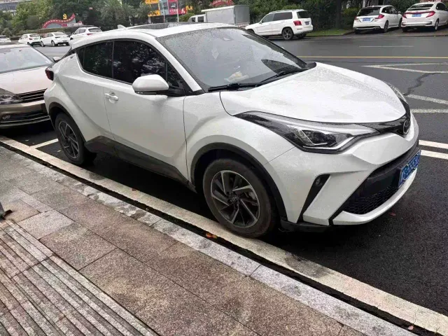 Toyota C-HR — Фото автомобиля 3
