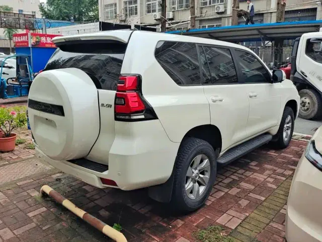 Toyota RAV4 — Фото автомобиля 3