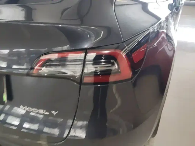 Tesla Model Y — Фото автомобиля 7