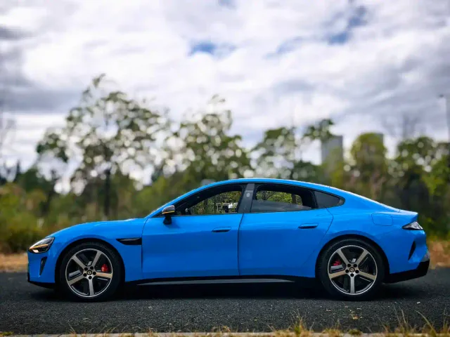 Xiaomi SU7 — Фото автомобиля 9
