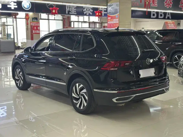 Volkswagen Tiguan L — Фото автомобиля 7