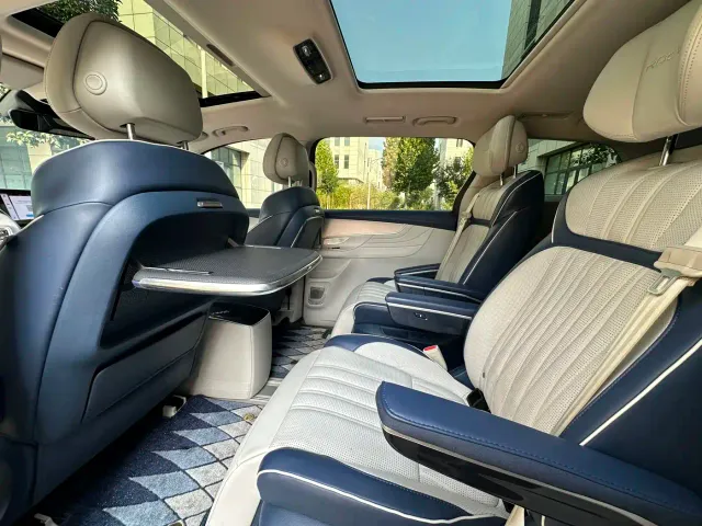 Roewe iMAX8 — Фото автомобиля 22