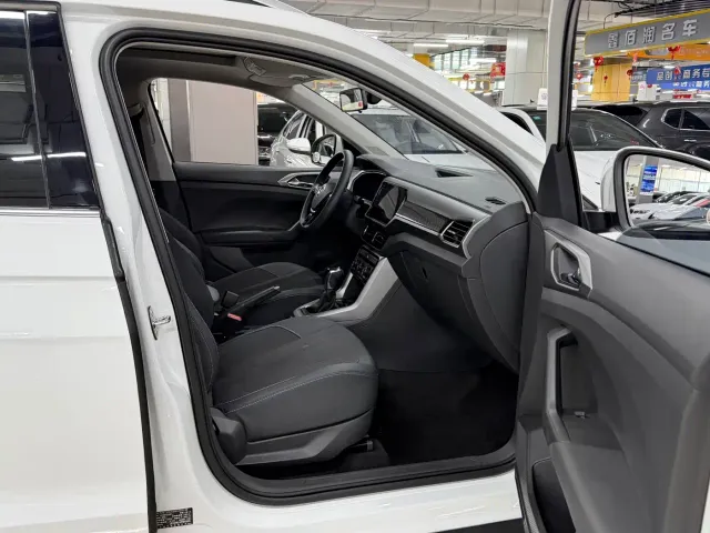 Volkswagen T-Cross — Фото автомобиля 12