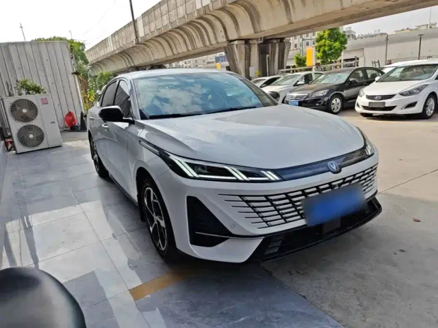 Changan Eado — Фото автомобиля 3
