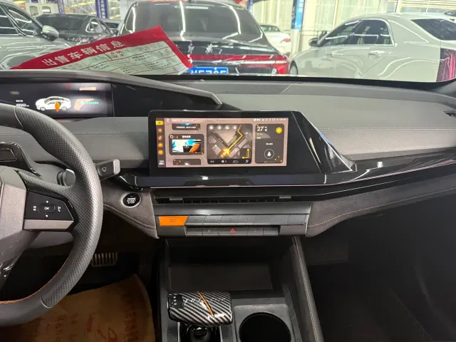 Changan Changan UNI-V 2022 1.5T Sport Edition — Фото автомобиля 11