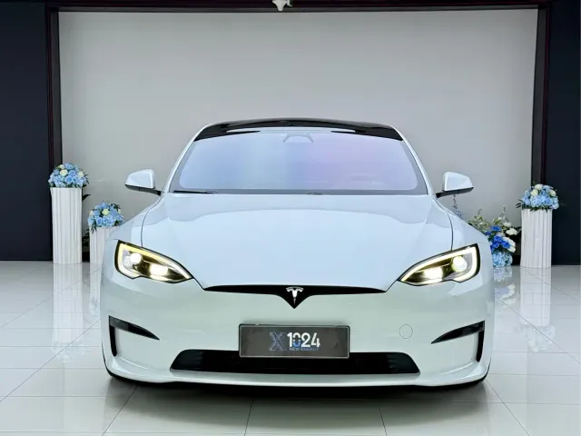 Tesla Model S — Фото автомобиля 2