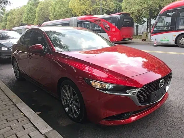 Mazda Axela — Фото автомобиля 3