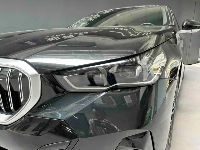 BMW 5 Series — Фото автомобиля 17