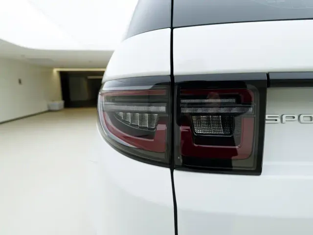 Land Rover Discovery Sport — Фото автомобиля 10