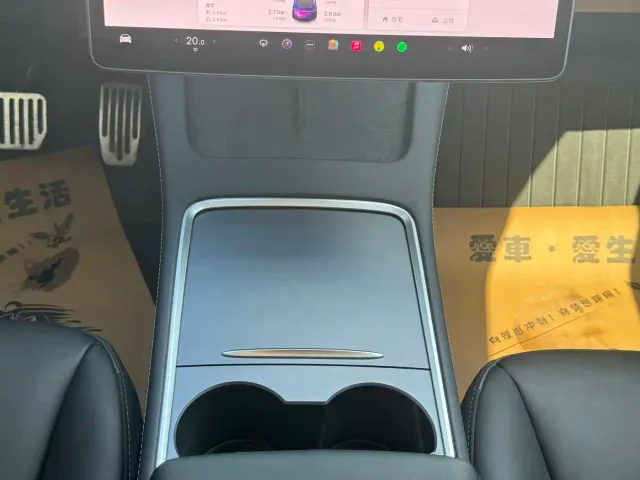 Tesla Model Y — Фото автомобиля 7