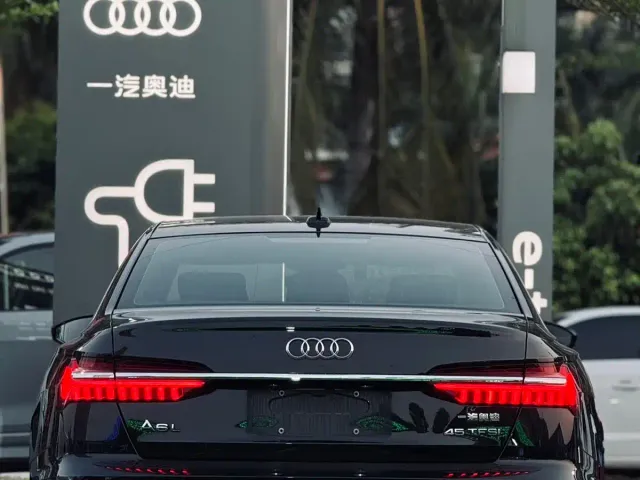 Audi A6L — Фото автомобиля 16