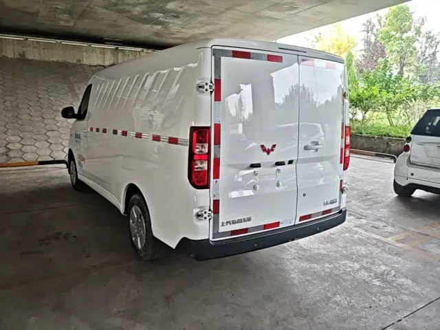 Wuling Yangguang — Фото автомобиля 4