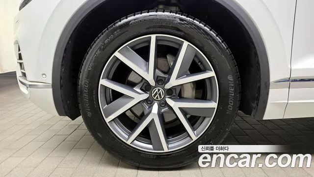 Volkswagen Touareg Touareg 3 поколение 3.0 TDI Prestige — Фото автомобиля 5