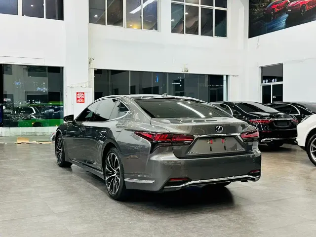 Lexus LS — Фото автомобиля 4