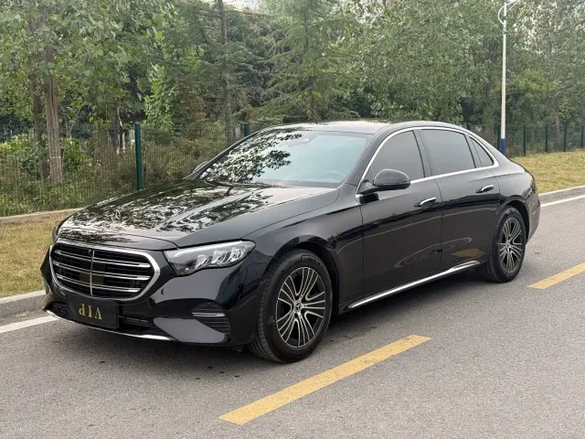 Фотография автомобиля — Mercedes-Benz E-Class