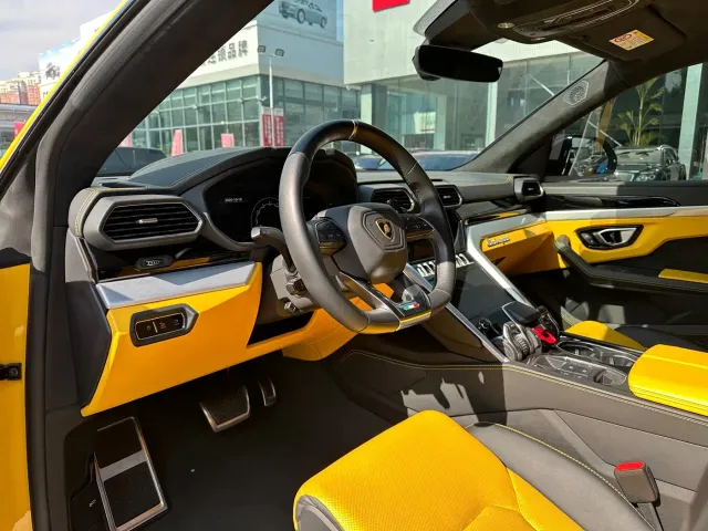 Lamborghini Urus — Фото автомобиля 6