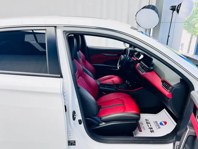 Dongfeng Yixuan — Фото автомобиля 24