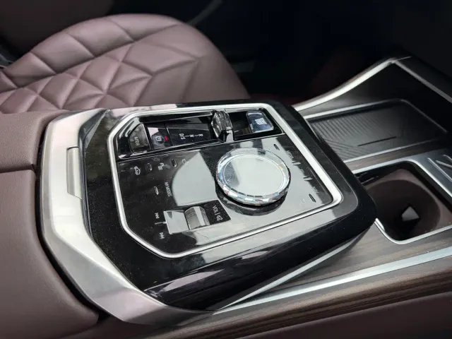 BMW 7 Series — Фото автомобиля 14