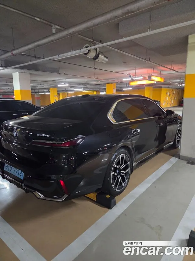 BMW i7 — Фото автомобиля 4