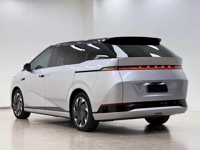 Xpeng X9 — Фото автомобиля 4