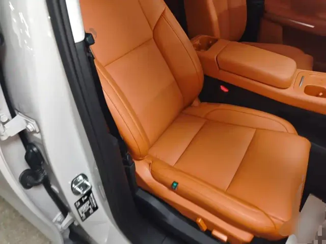 Leapmotor C10 — Фото автомобиля 24