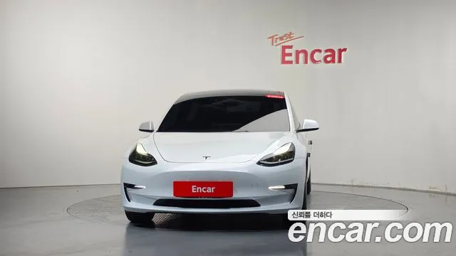 Tesla Model 3 — Фото автомобиля 2