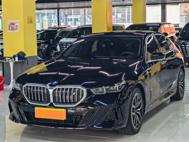 Фотография автомобиля — BMW i5