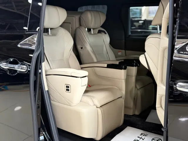 Toyota Alphard — Фото автомобиля 10