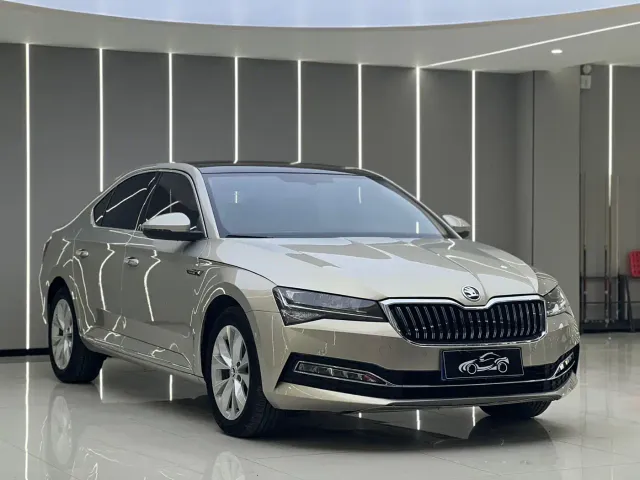 Skoda Superb — Фото автомобиля 3