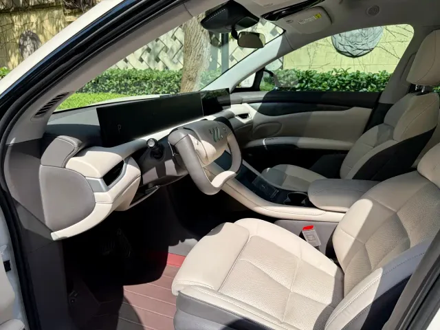 IM Motors LS6 — Фото автомобиля 11