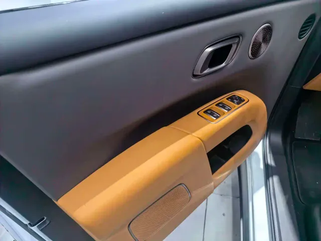 Li Auto i8 — Фото автомобиля 4