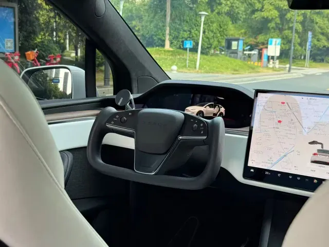 Tesla Model X — Фото автомобиля 4