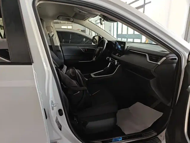 Toyota RAV4 — Фото автомобиля 24