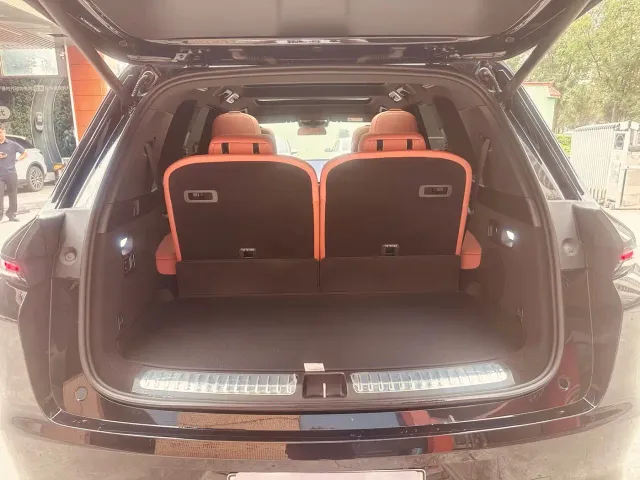 Li Auto L8 — Фото автомобиля 13